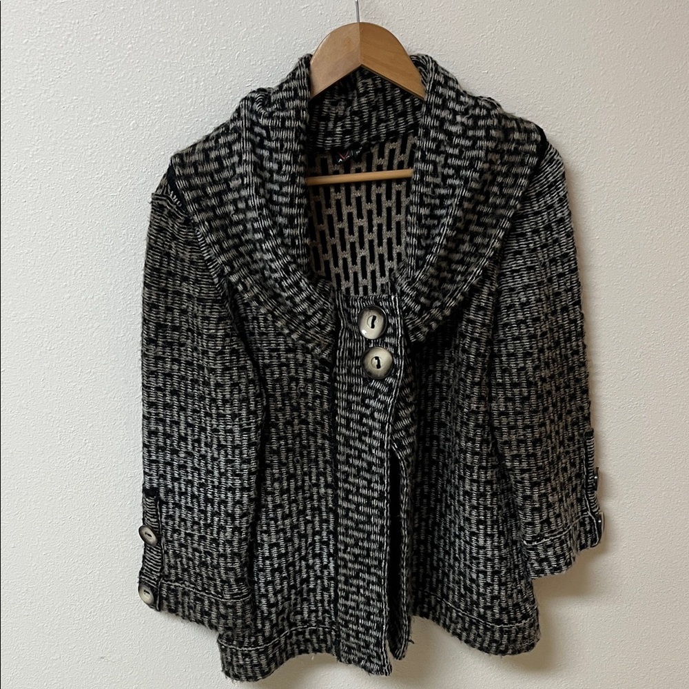AVA Black and White Knit Cardigan with Button Details women’s size M